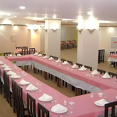 Safari Hotell