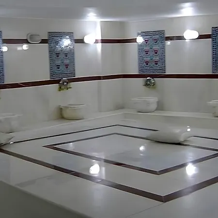 Safari Hotell 3*